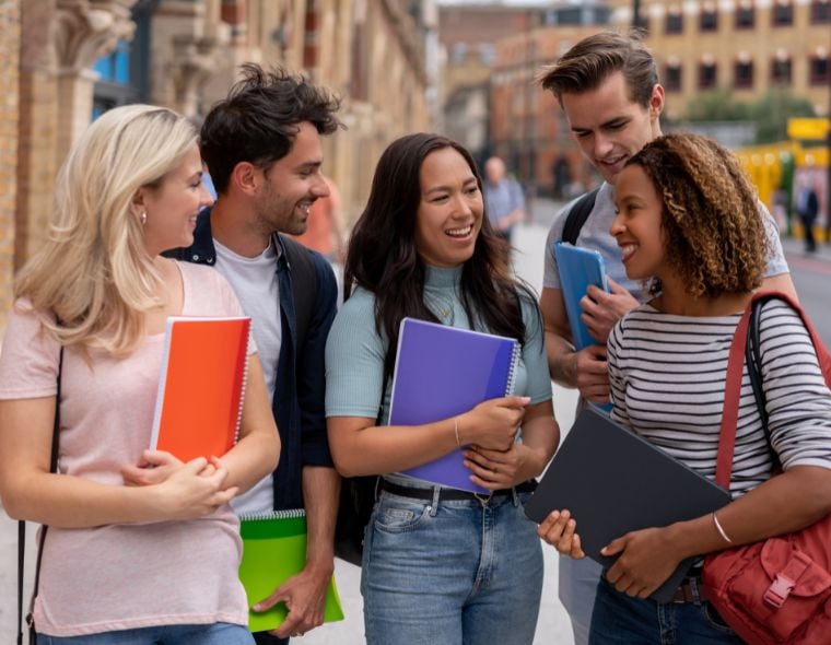 Jovens estudantes