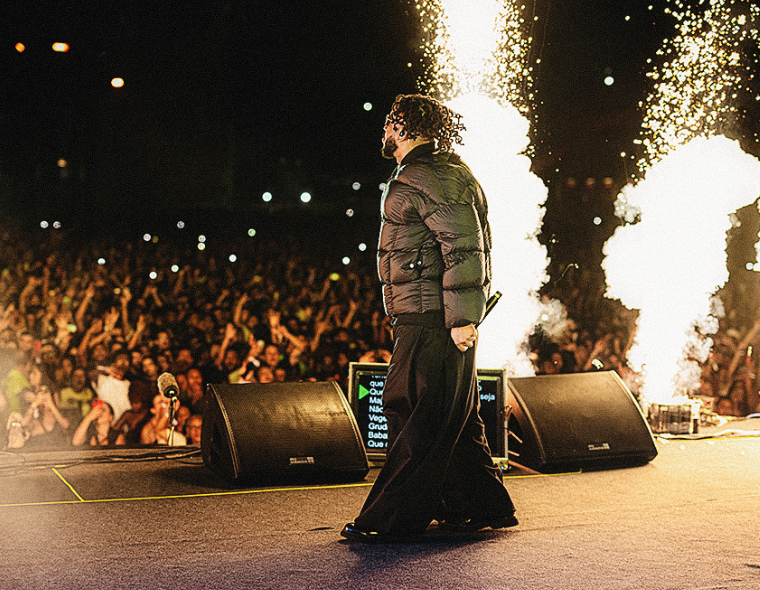 Rapper BK anunciando show de 10 anos do álbum Castelos e Ruínas no Allianz Parque